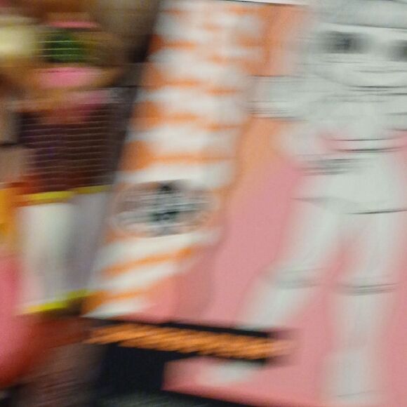 L.O.L. Surprise! O.M.G. Lights Doll with Pink and Black Outfit - Picture 2 of 6